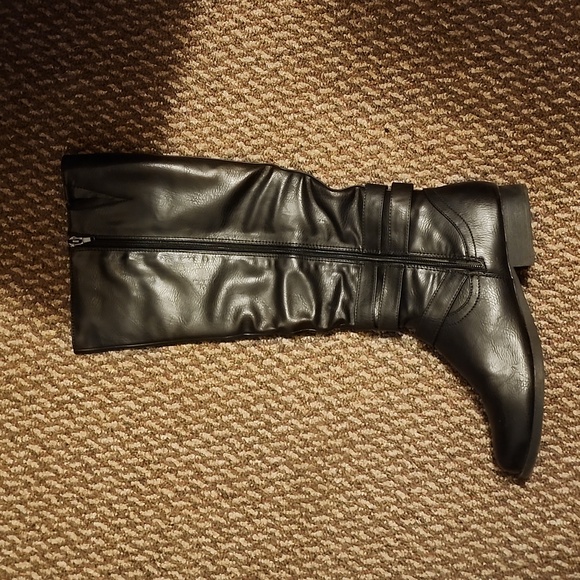 Boots - Picture 2 of 5